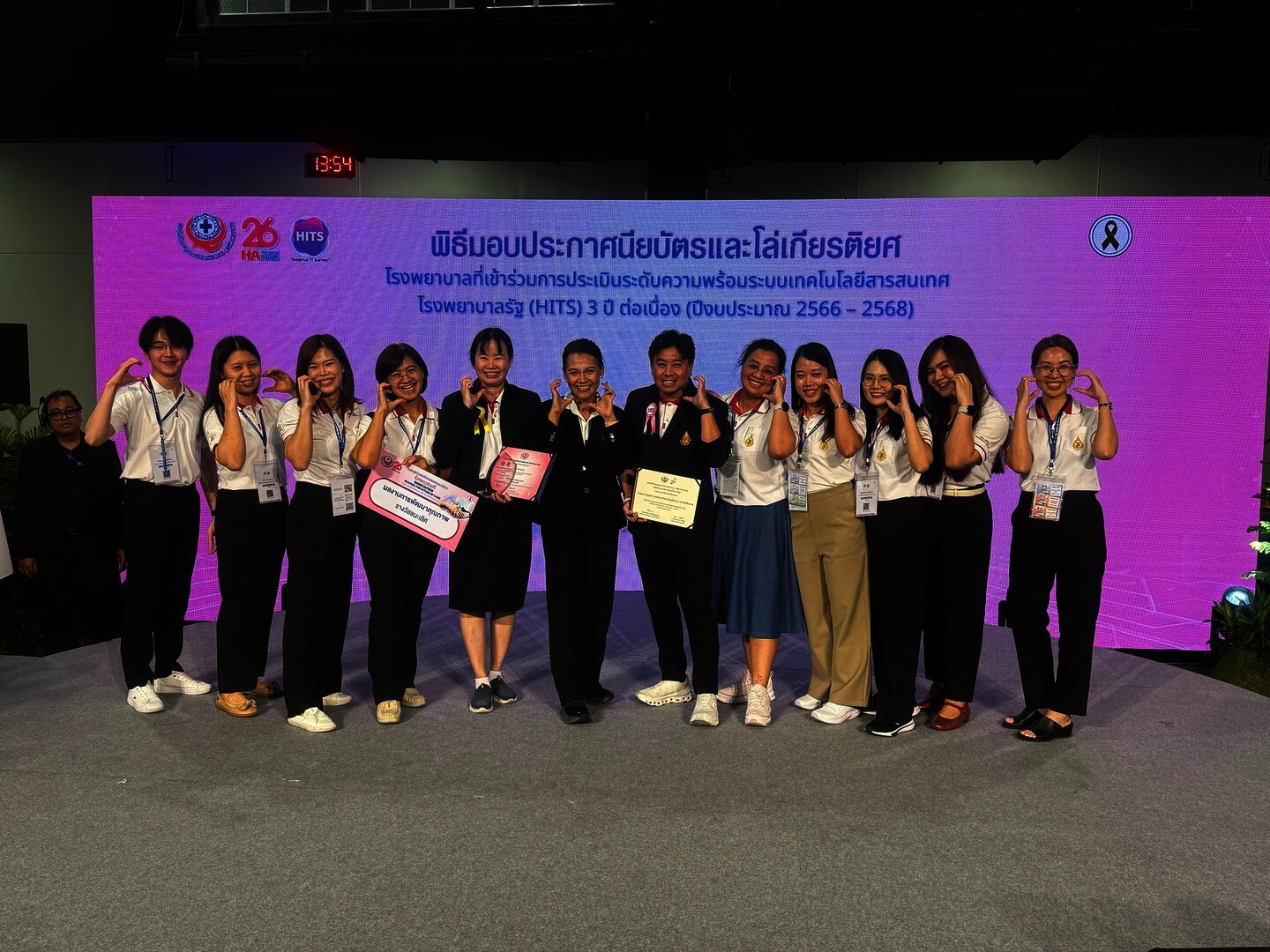 โรงพยาบาลศูนย์การแพทย์มหาวิทยาลัยแม่ฟ้าหลวง สร้างความภาคภูมิใจบนเวทีวิชาการระดับประเทศ จากการคว้ารางวัลชนะเลิศ อันดับ 1 ในงานประชุมวิชาการประจำปี HA National Forum ครั้งที่ 26